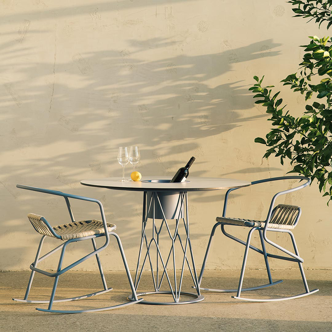 ATAMAN ROCKIN' Gartenstuhl, ATAMAN MESH Gartentisch rund- draussen im Garten