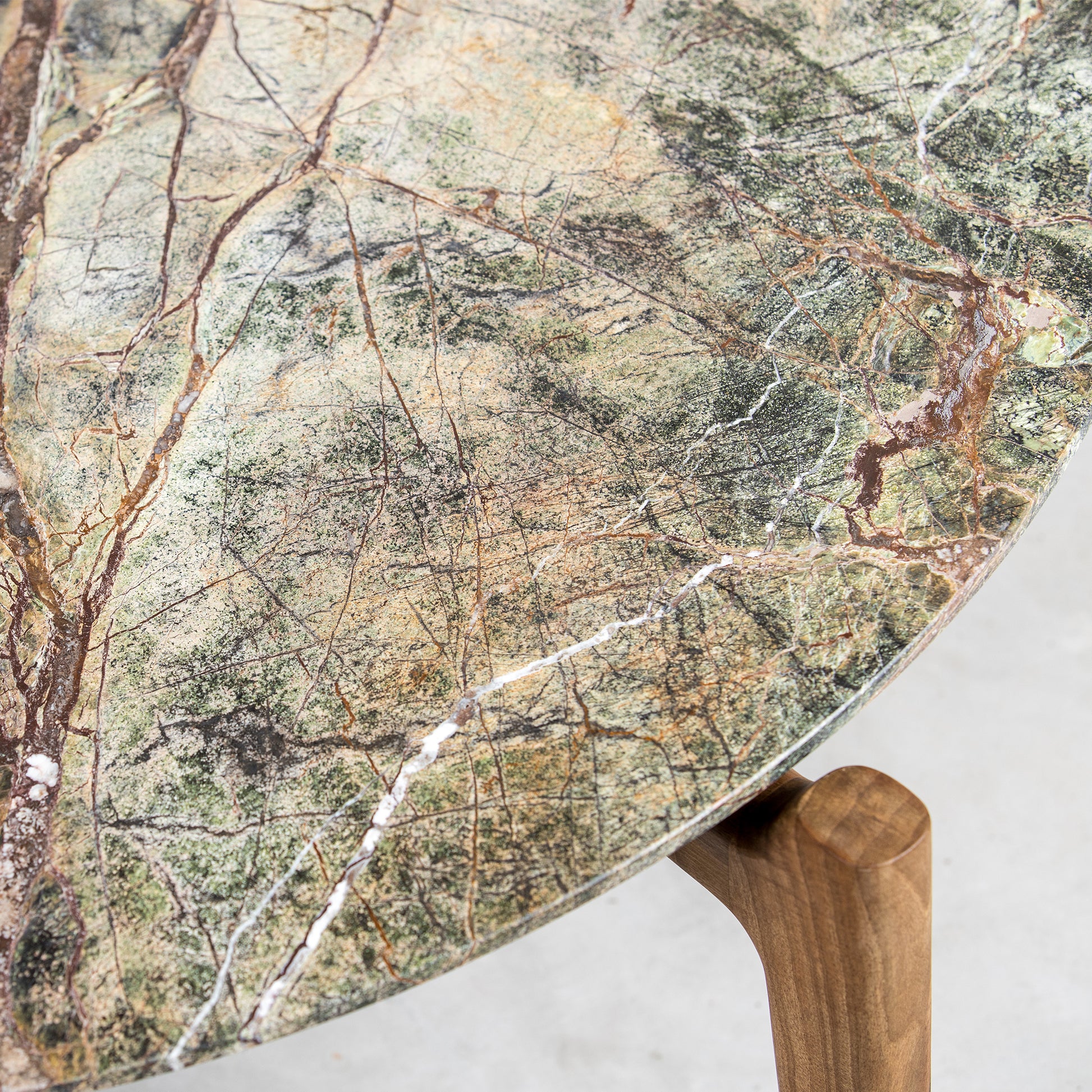 ANTEO-Designer Couchtisch aus Massivholz und Marmor-detailansicht