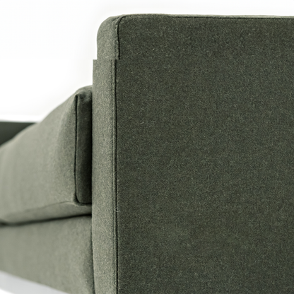 CHELSEA-Designersofa, Gestell aus Massivholz mit stoffpolsterung-detail