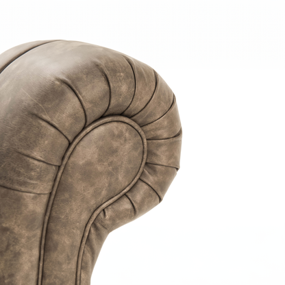 CLASSIC LUX-Designersofa, Gestell aus Massivholz mit Lederpolsterung-detail