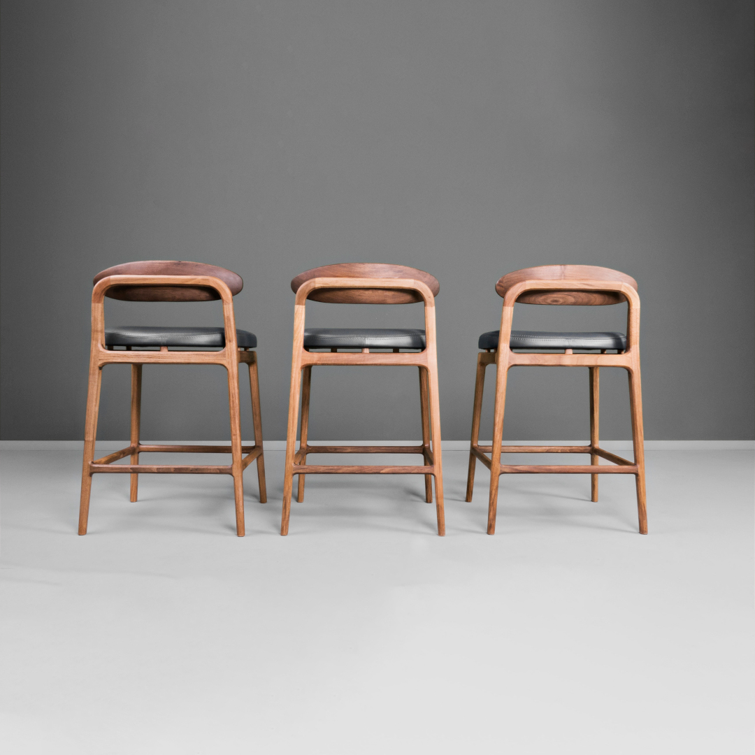 LABOR-Designer Barhocker aus Massivholz und Lederpolsterung-rücken