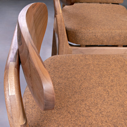 LABOR-Designer Barhocker aus Massivholz und Stoffpolsterung-detail