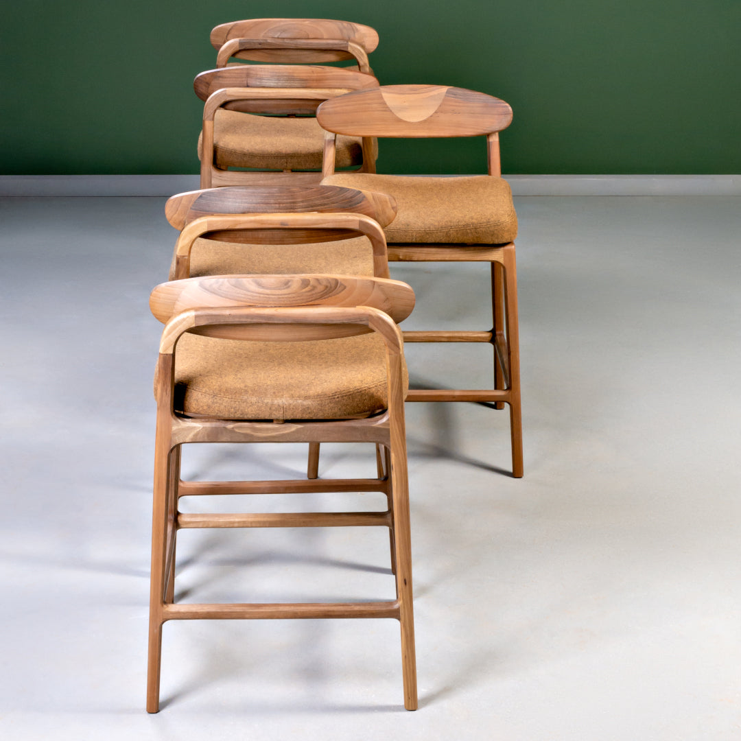 LABOR-Designer Barhocker aus Massivholz und Stoffpolsterung-mehrere Stühle