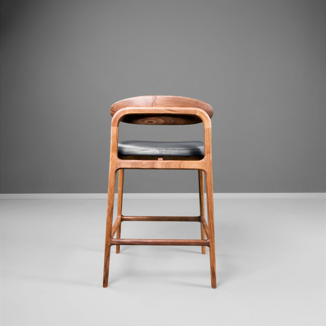 LABOR-Designer Barhocker aus Massivholz und Lederpolsterung-rücken