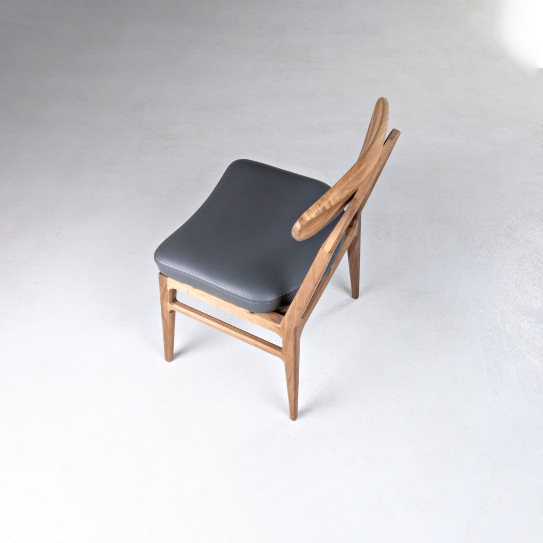 LABOR-Designer Stuhl, Gestell aus Massivholz und Lederpolsterung-perspektive