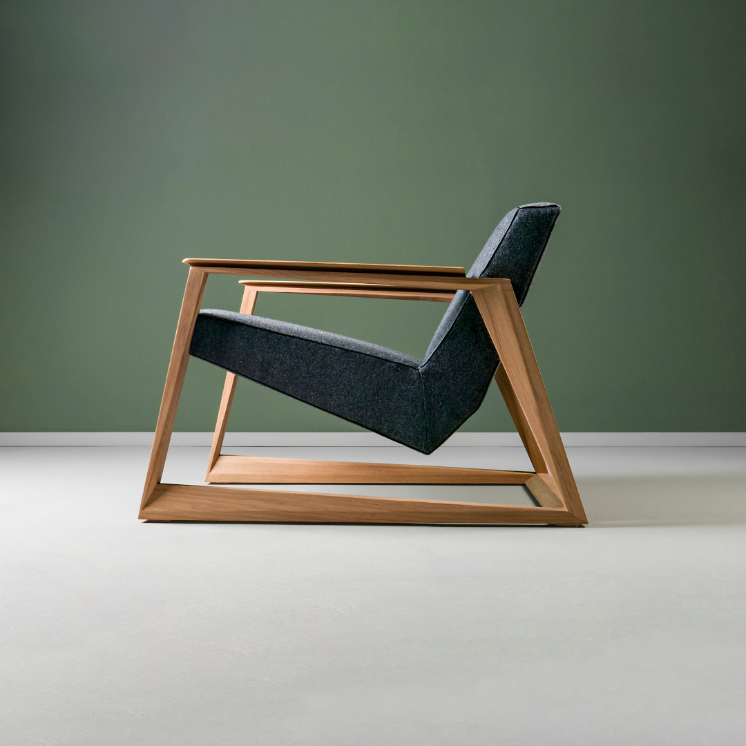 LASTA-Designer Sessel aus Massivholz und Stoffpolsterung-seitenansicht