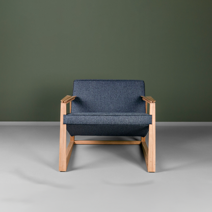 LASTA-Designer Sessel aus Massivholz und Stoffpolsterung