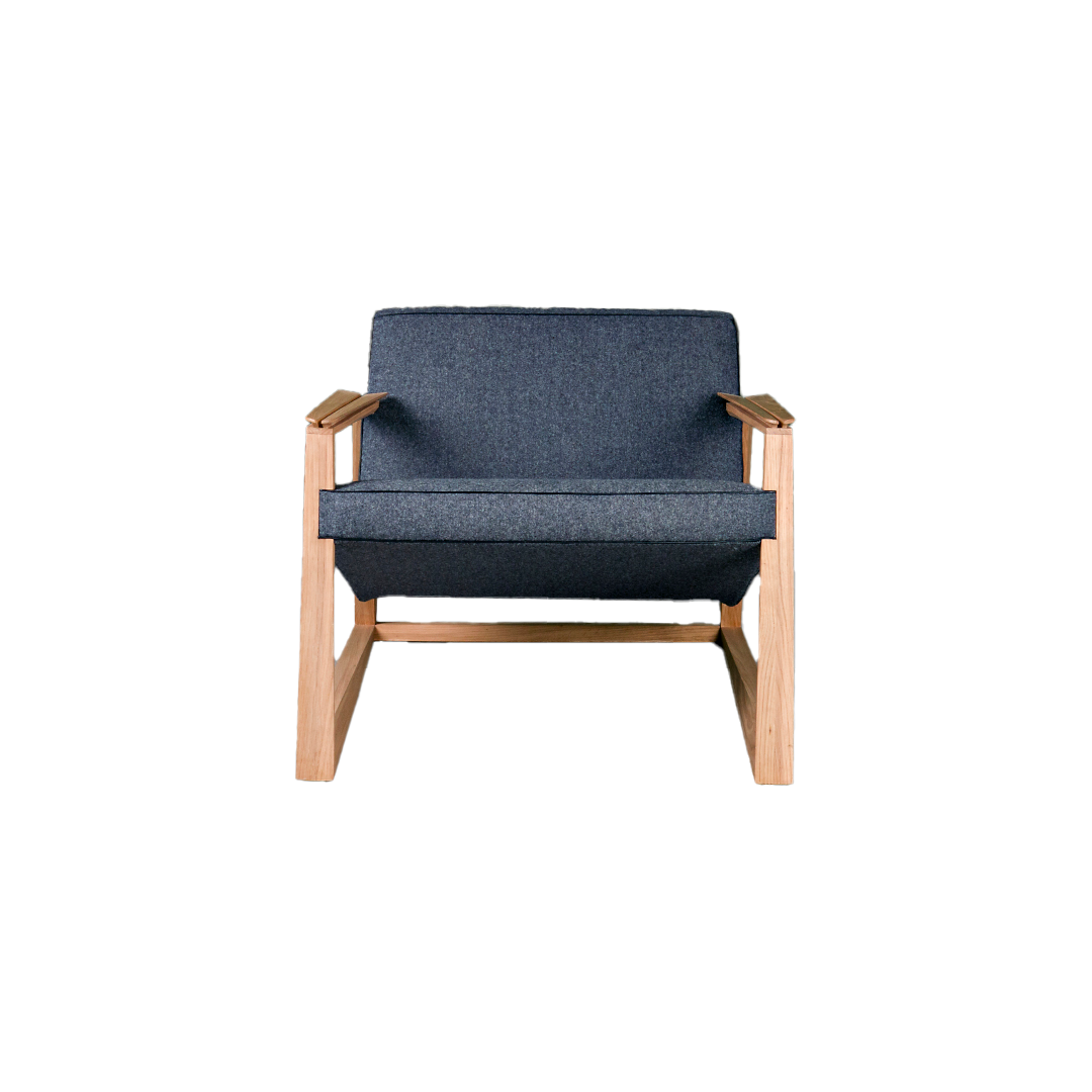 LASTA-Designer Sessel aus Massivholz und Stoffpolsterung-frontansicht