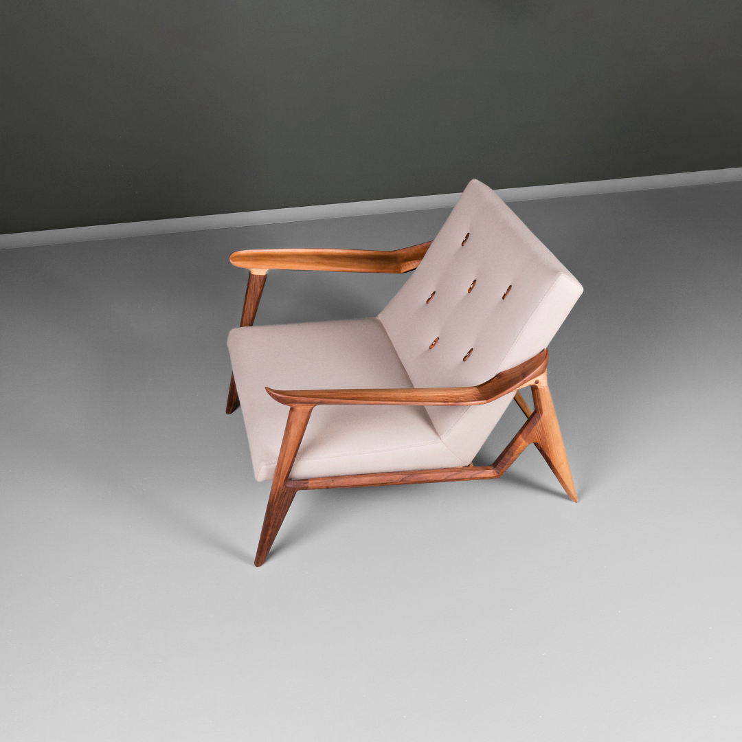 LIPA-Designer Sessel aus Massivholz und Stoffpolsterung-perspektive