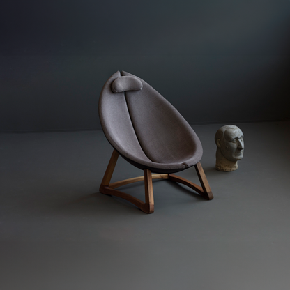 MINAS-Designer Sessel aus Massivholz und Stoffpolsterung-perspektive