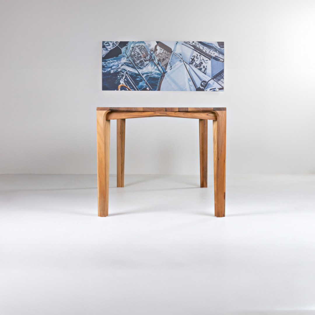 PERO-Designer Esstisch aus Massivholz Frontansicht