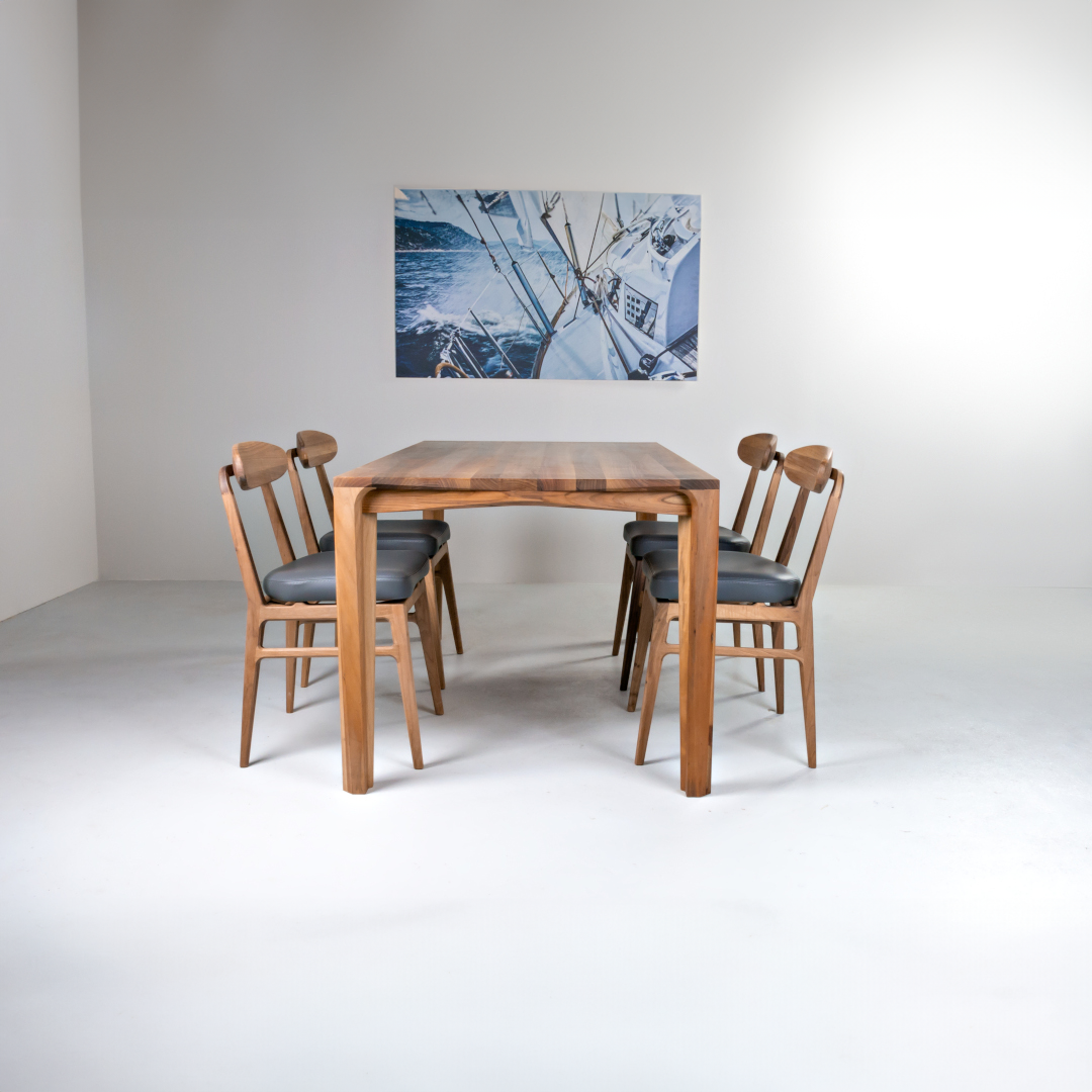 PERO-Designer Esstisch aus Massivholz mit Stühlen-frontansicht