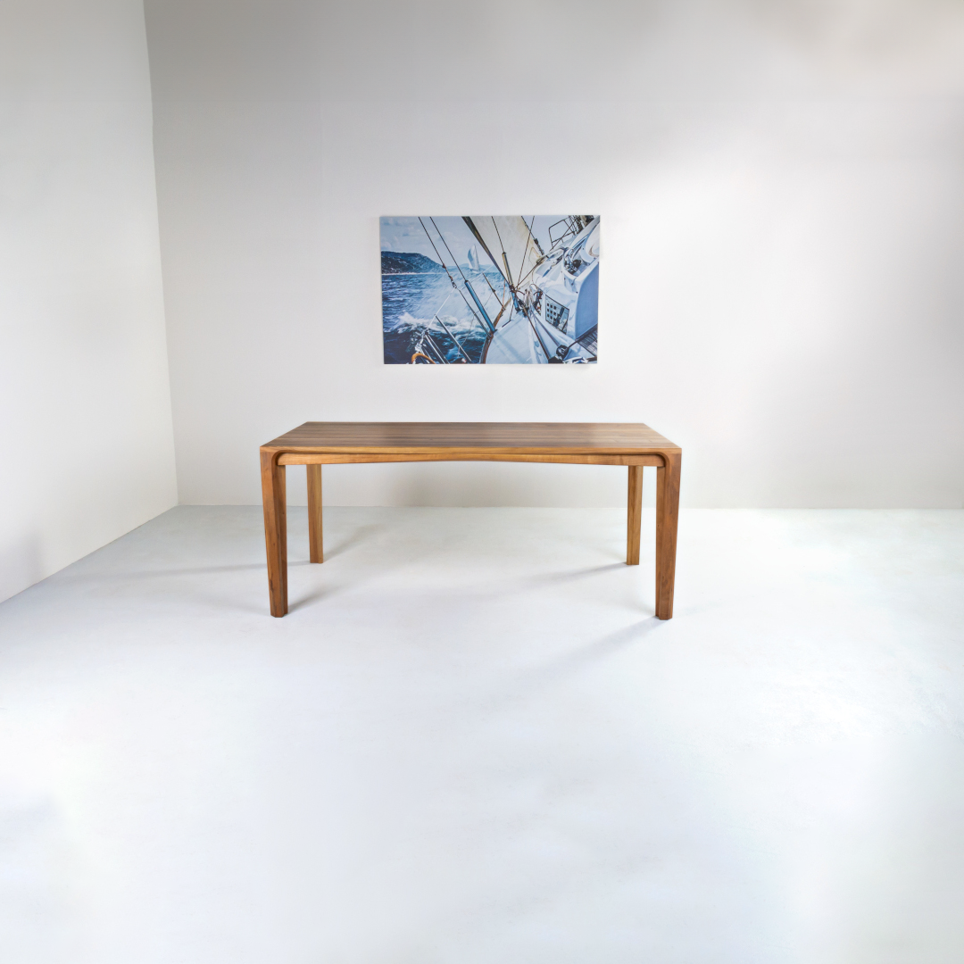 PERO-Designer Esstisch aus Massivholz in Perspektive