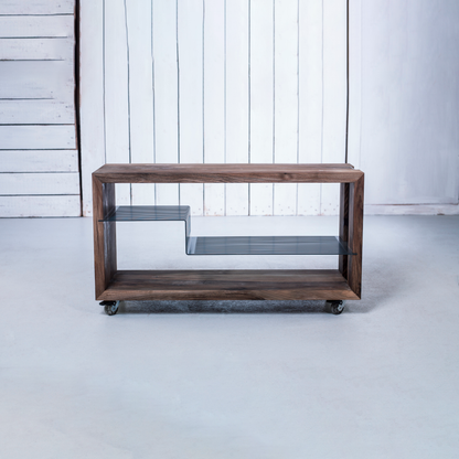 Polyline Designer HiFi Kommode aus Massivholz und Metal im Raum