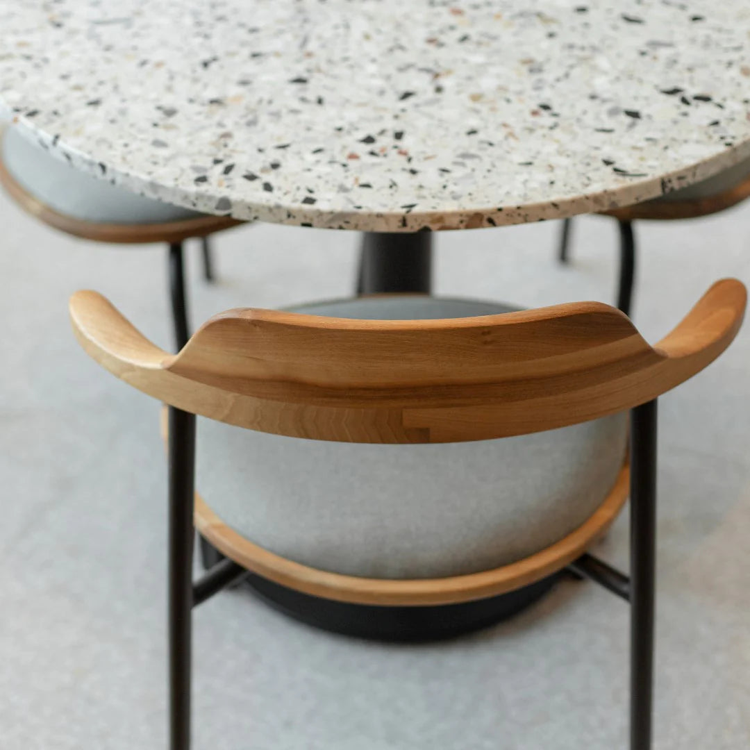 VADA-Designerstuhl aus Stahlrohrgestell und Massivholz