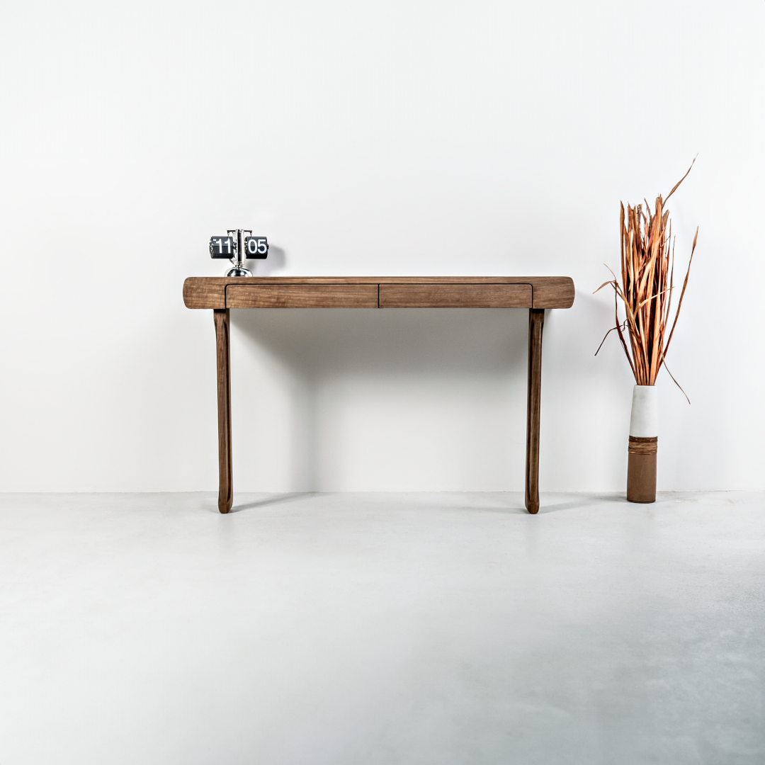VIZURA-Designer Konsolentisch aus Massivholz-im Raum